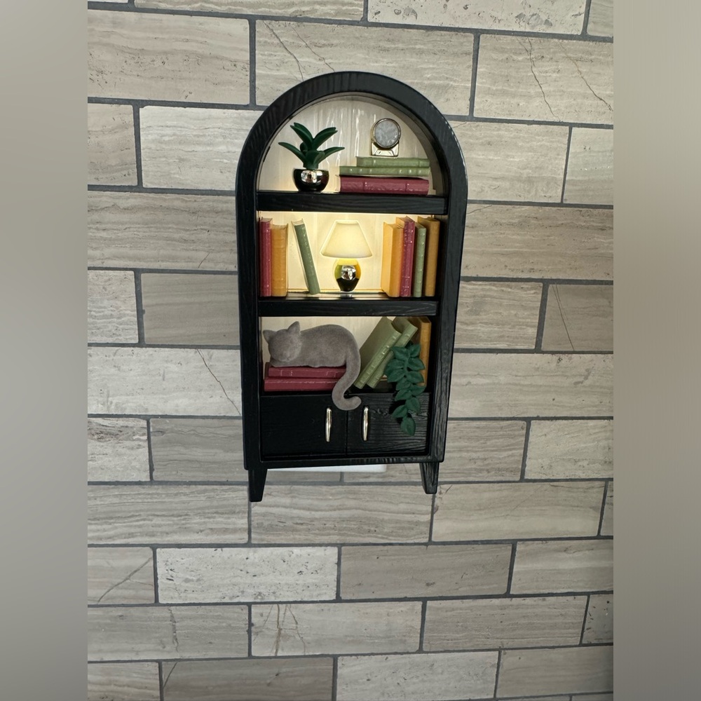 Bath & Body Works Wallflower Bookcase Plug in